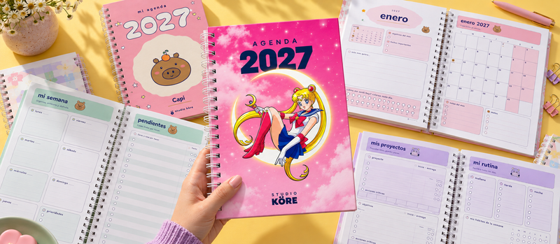 Agendas anilladas Studio Köre 2027 con portadas e interiores sobre fondo amarillo